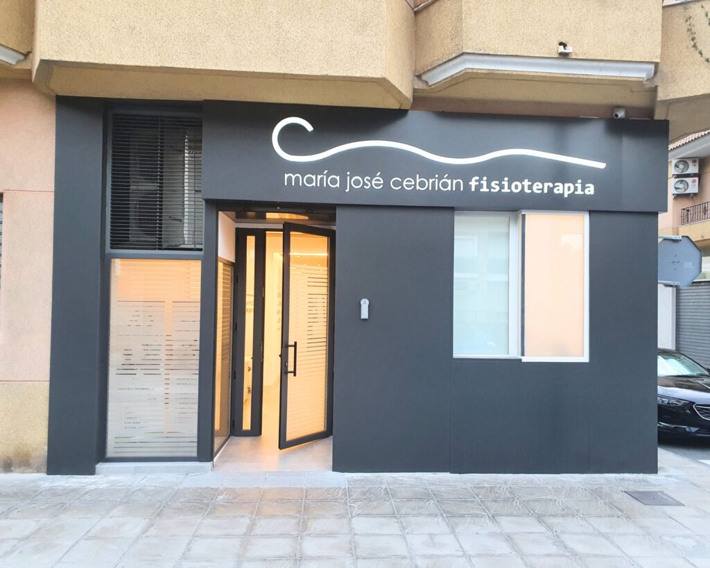 Fachada de la clinica fisioterapia cebrian